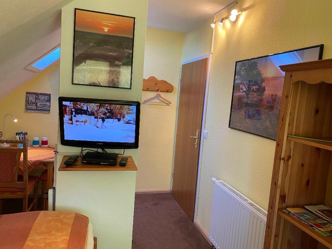 Gemuetliches Zimmer Zentral In Der Lueneburger Heide シュネーヴァーディンゲン エクステリア 写真